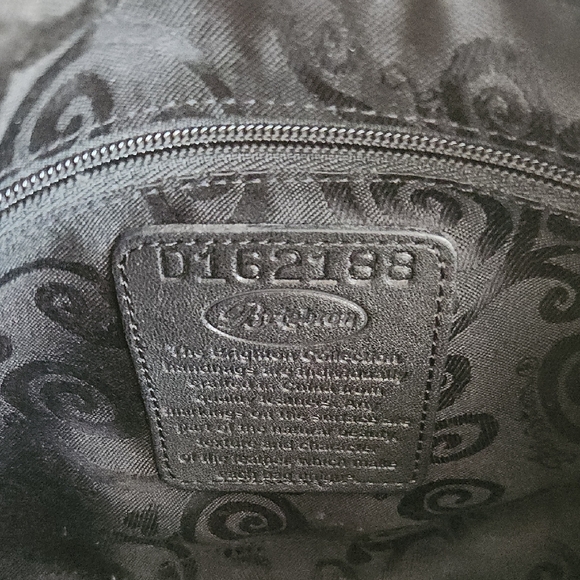 Brighton Pebbled Leather Shoulder Bag With Beautiful Silver Hardware - Picture 12 of 15